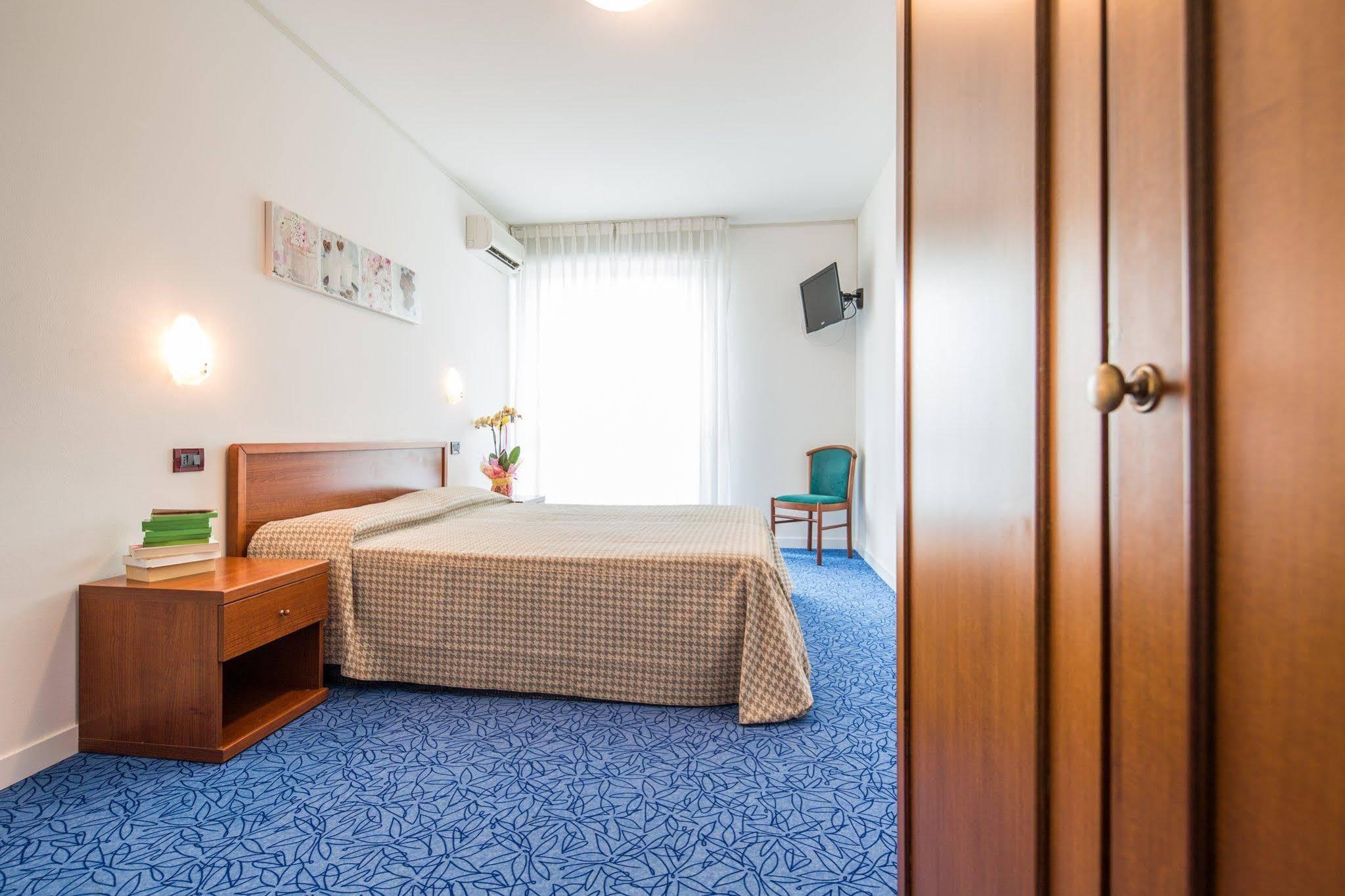 Hotel Olympia Lignano Sabbiadoro Dış mekan fotoğraf